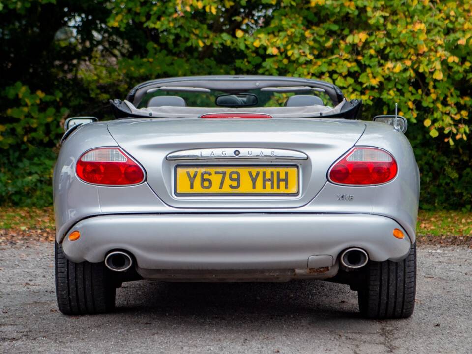 Image 20/20 of Jaguar XKR (2001)