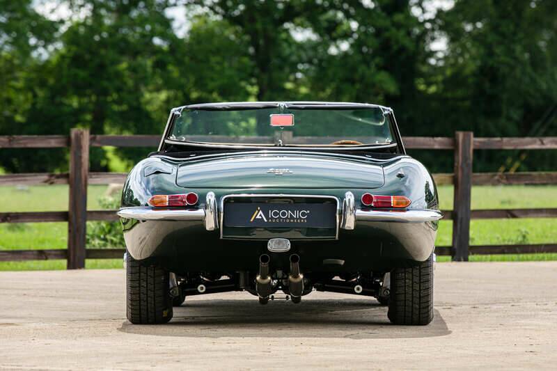 Image 7/36 de Jaguar E-Type (1967)