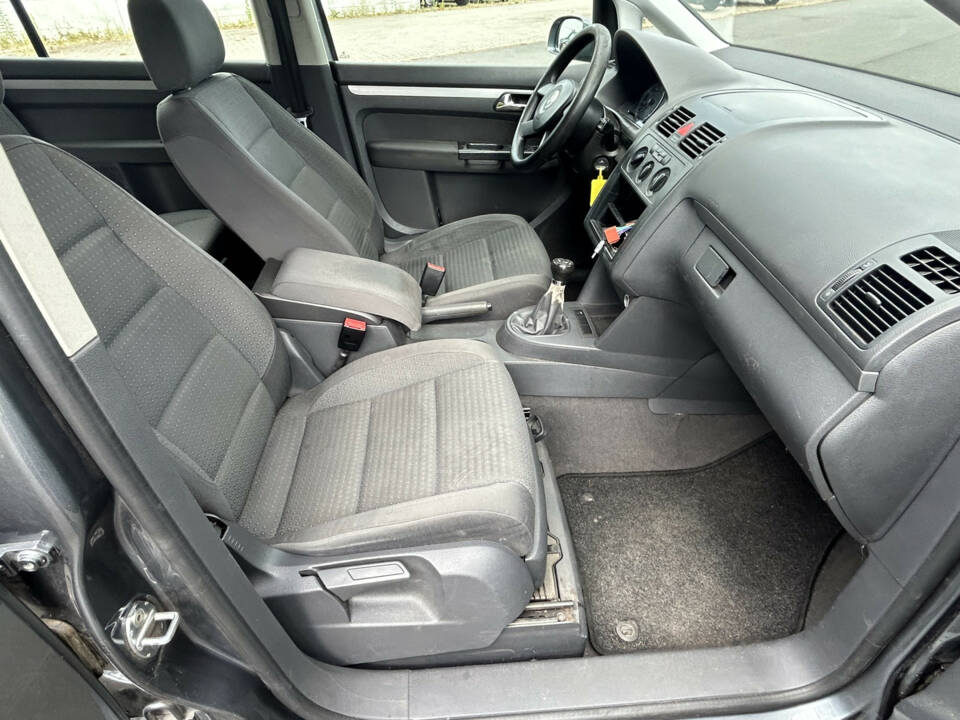 Image 13/25 of Volkswagen Touran 1.4 TSI (2004)