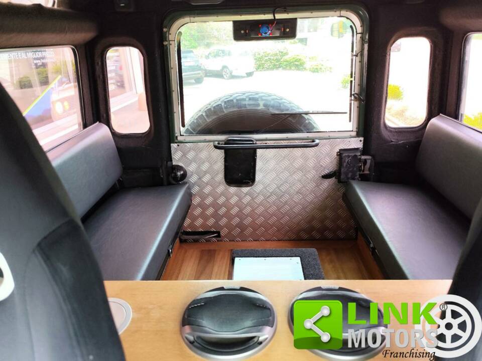 Bild 4/10 von Land Rover Defender 90 Td5 (1999)