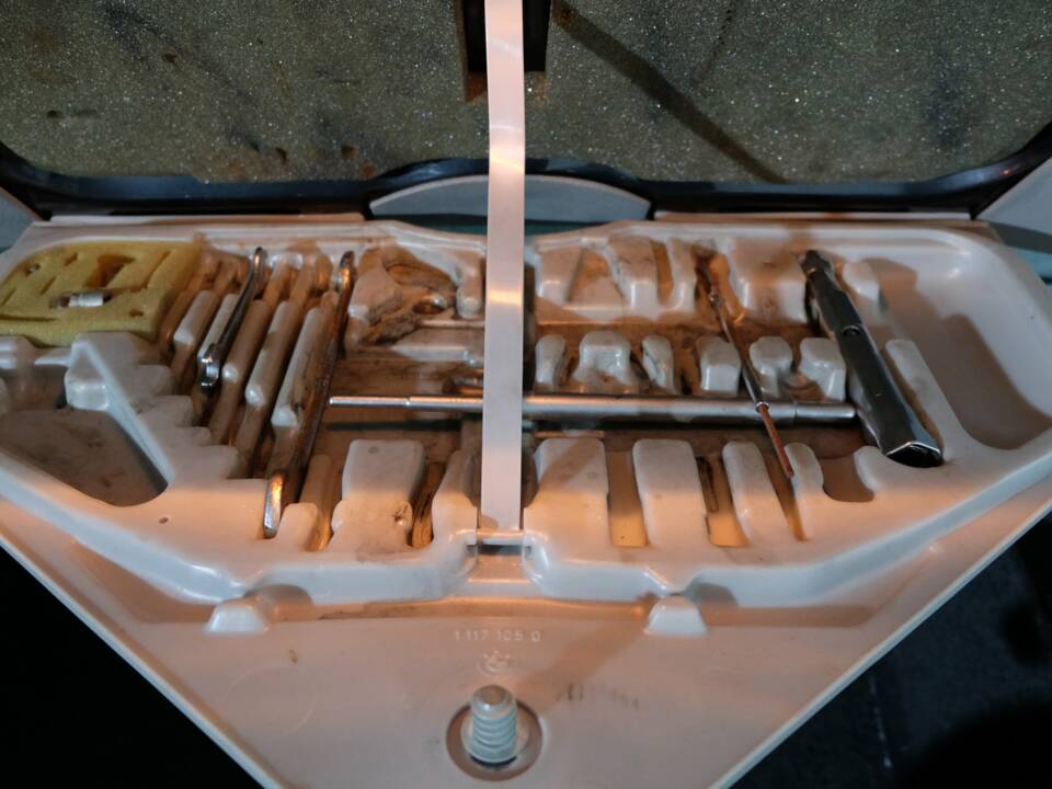 Image 27/35 of BMW M 635 CSi (1984)