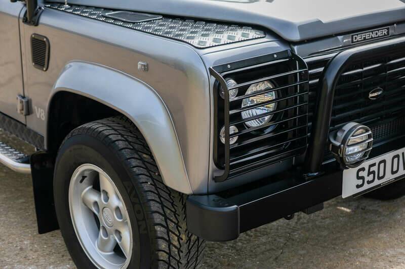 Image 39/50 of Land Rover Defender 90 "50th Anniversary" (1998)