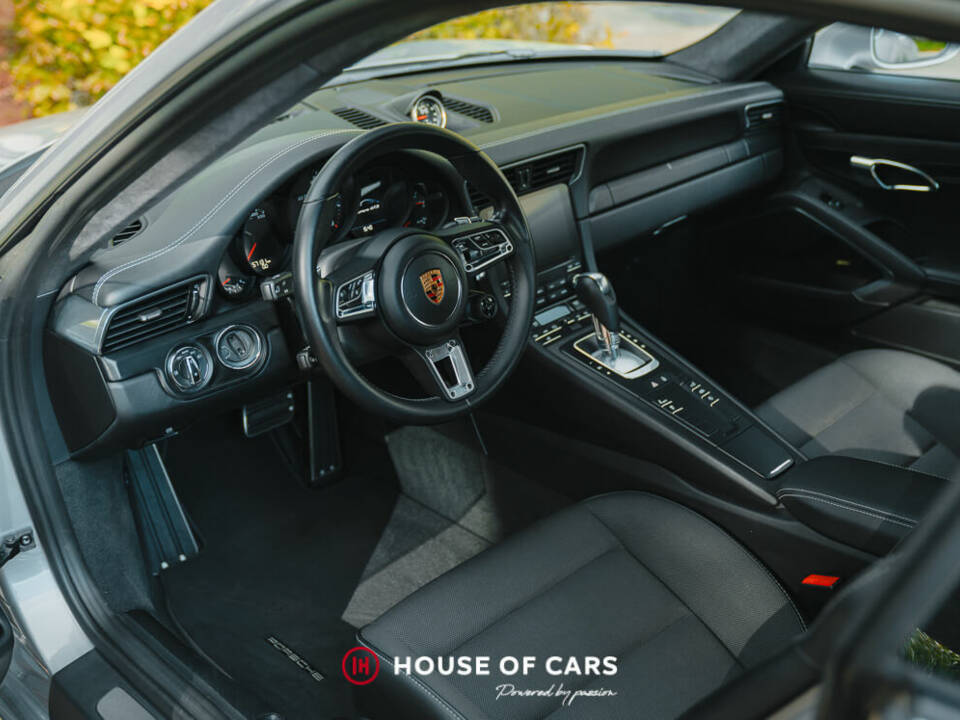 Image 25/48 of Porsche 911 Carrera GTS (2017)