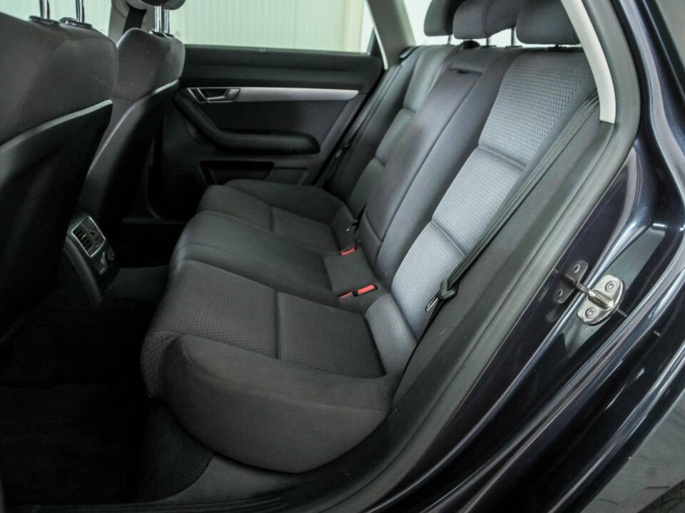 Immagine 38/45 di Audi A6 Avant 2.4 (2006)