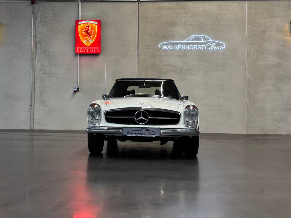 Immagine 2/25 di Mercedes-Benz 280 SL (1968)