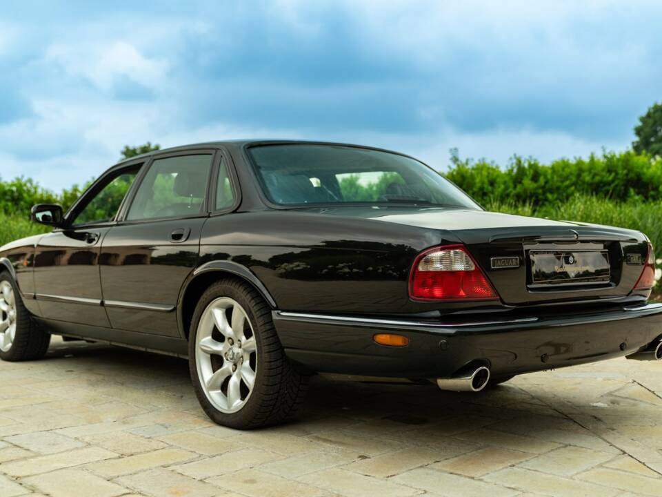 Bild 6/50 von Jaguar XJR 4.0 (2000)