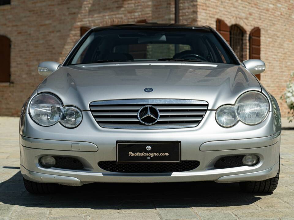 Image 3/50 of Mercedes-Benz C 320 Sportcoupé (2003)