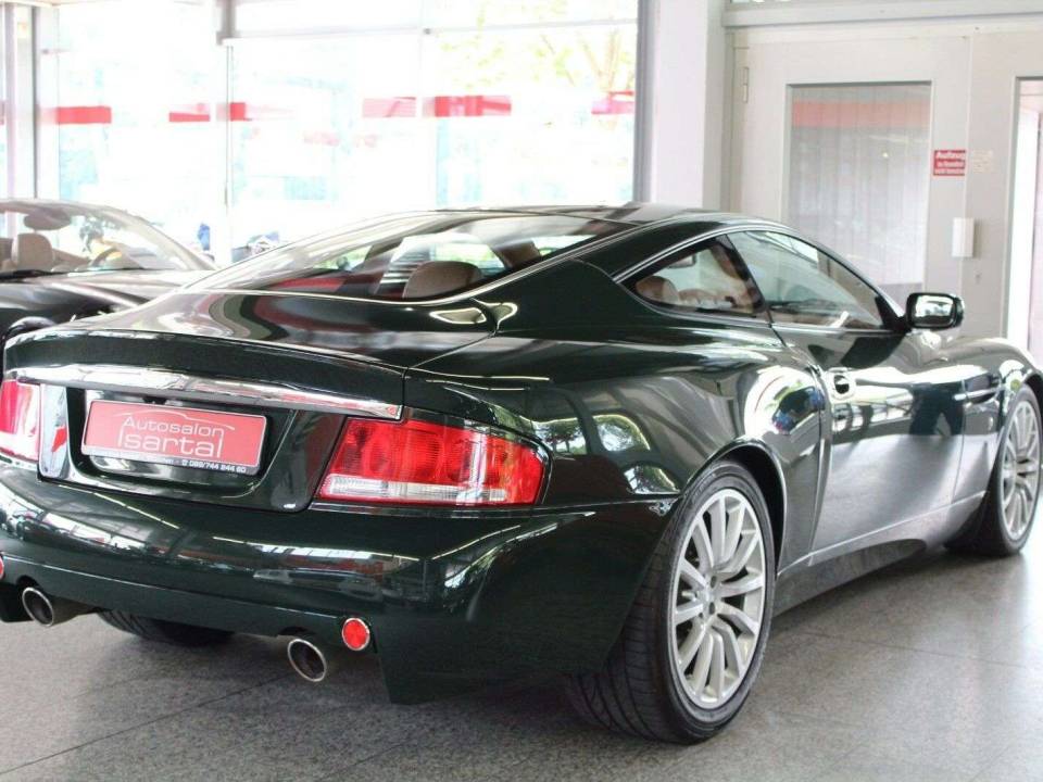 Afbeelding 3/15 van Aston Martin V12 Vanquish (2002)