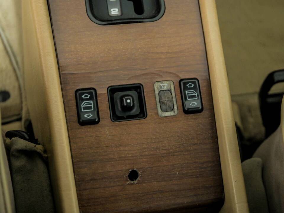 Image 34/50 of Mercedes-Benz 300 TD (1986)