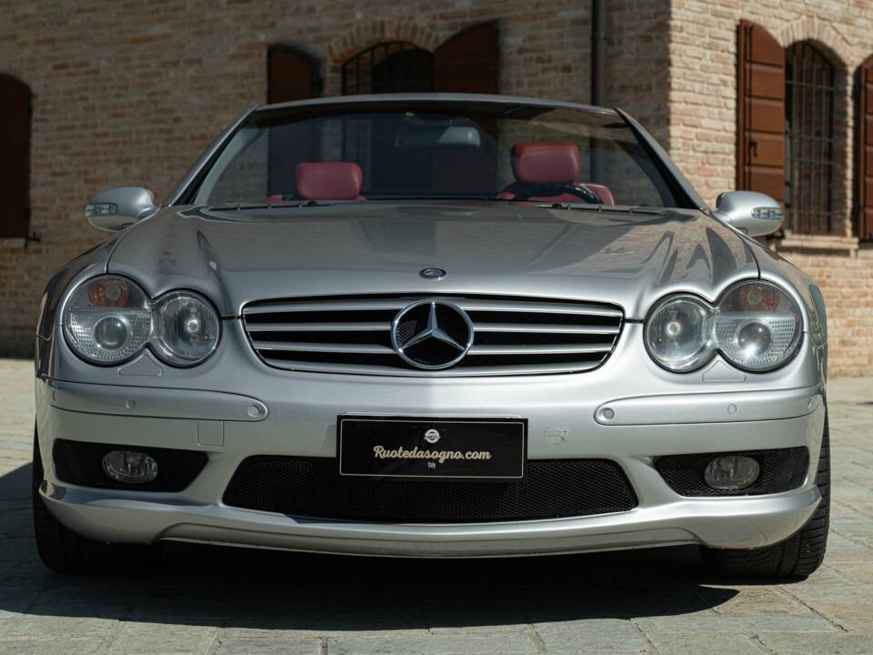 Image 5/50 of Mercedes-Benz SL 55 AMG (2002)