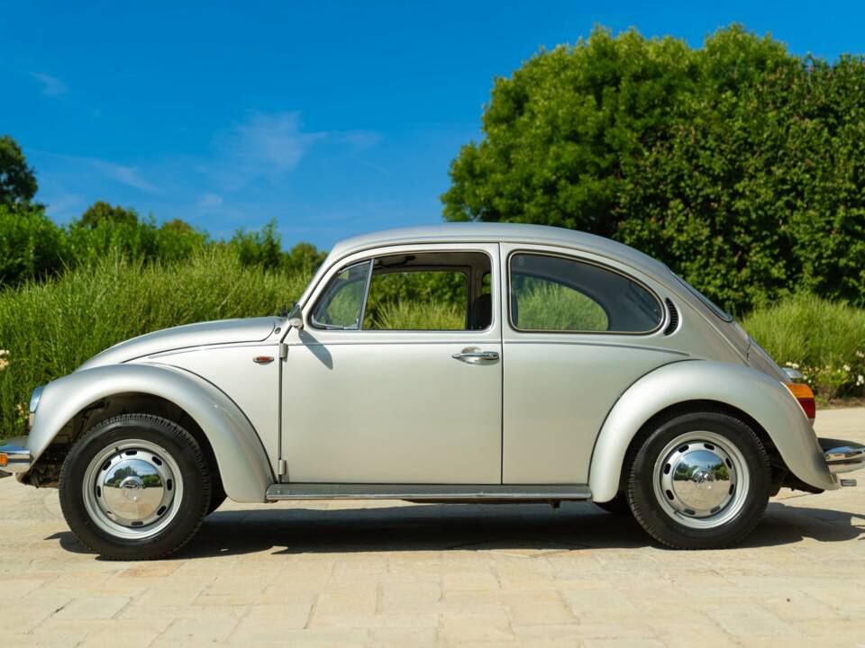 Imagen 5/46 de Volkswagen Beetle 1200 &quot;Jeans Bug&quot; (1982)