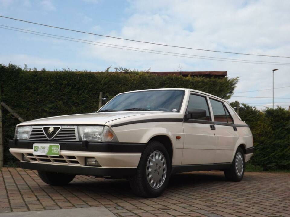 Imagen 25/50 de Alfa Romeo 75 2.0 (1986)