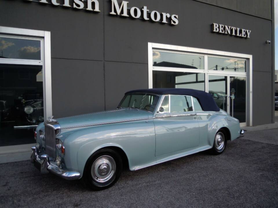 Image 3/21 de Bentley S3 Mulliner Park Ward DHC (1965)