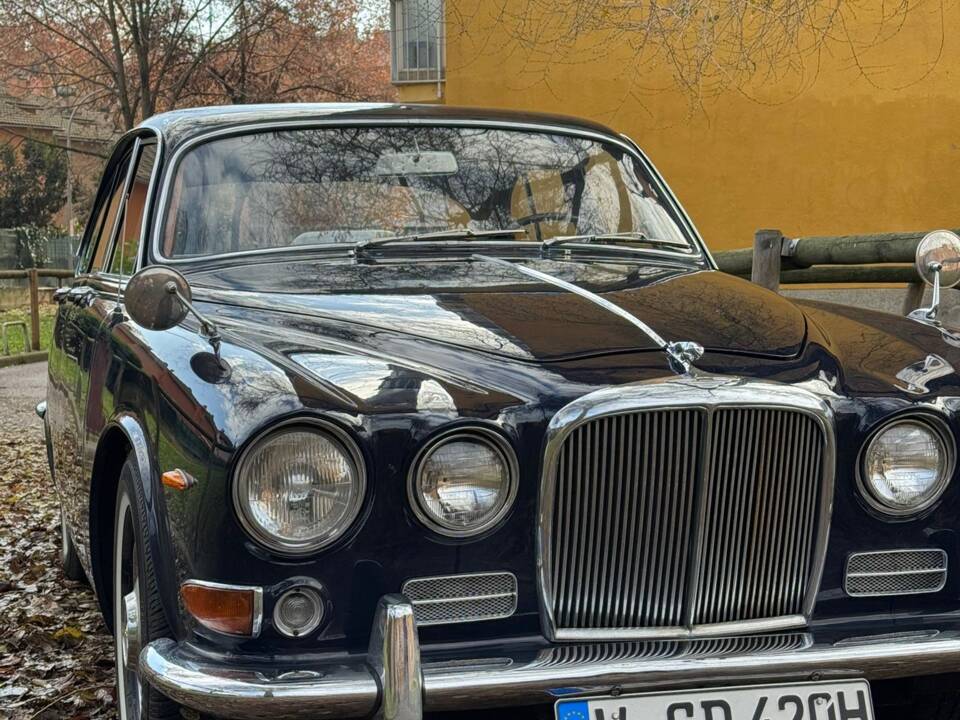 Image 25/51 of Jaguar 420 (1967)