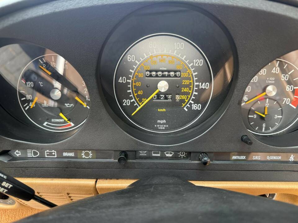 Image 17/50 de Mercedes-Benz 560 SL (1986)