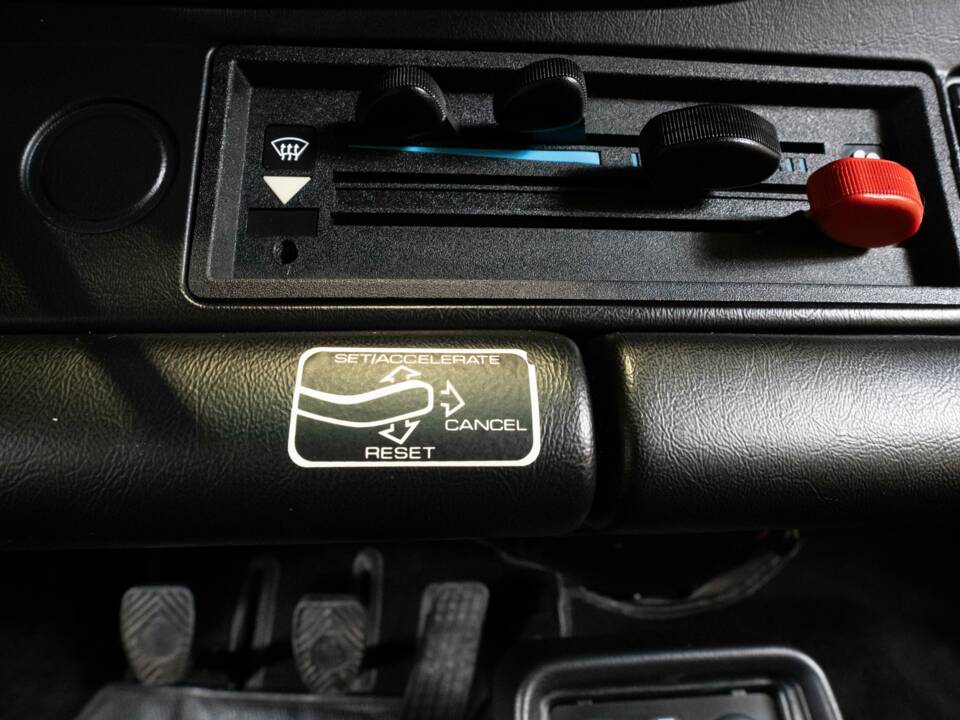 Image 31/38 of Porsche 911 Carrera 3.2 (1986)
