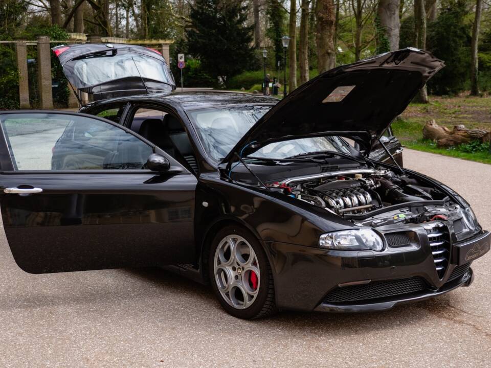 Image 56/60 of Alfa Romeo 147 3.2 GTA (2003)