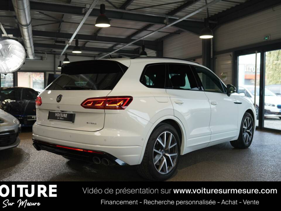 Immagine 2/30 di Volkswagen Touareg 3.0 V6 TSI eHybrid (2021)