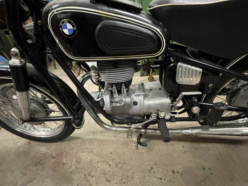 Image 3/8 of BMW DUMMY (1957)