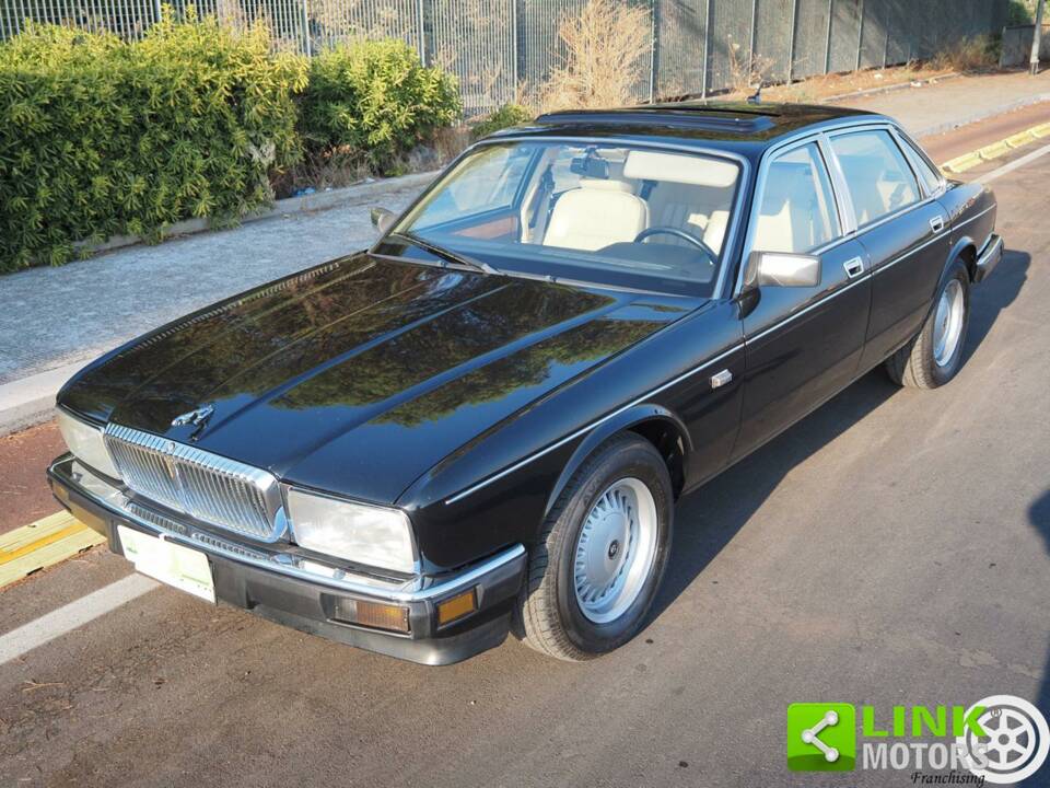 Bild 43/50 von Jaguar Sovereign 3.6 (1988)