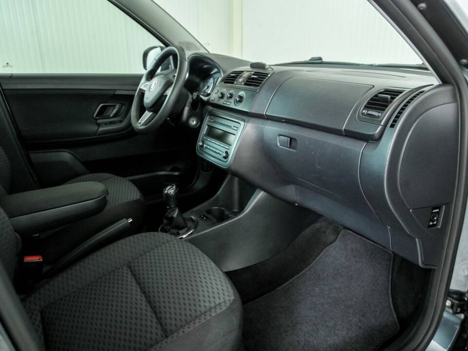 Imagen 12/50 de Skoda Fabia 1.2 TSI Combi (2014)