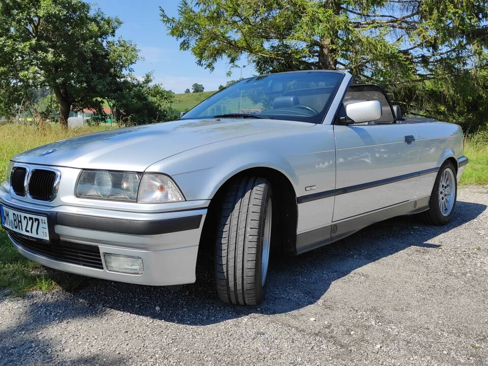 Bild 1/18 von BMW 320i (1998)