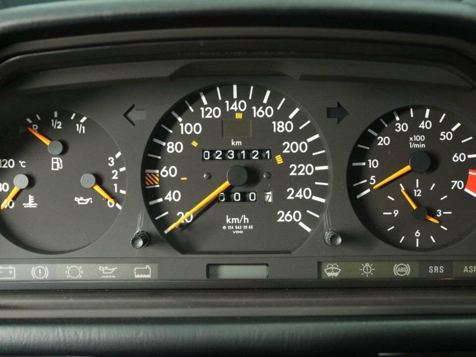Immagine 14/30 di Mercedes-Benz E 320 &quot;Final Edition&quot; (1997)