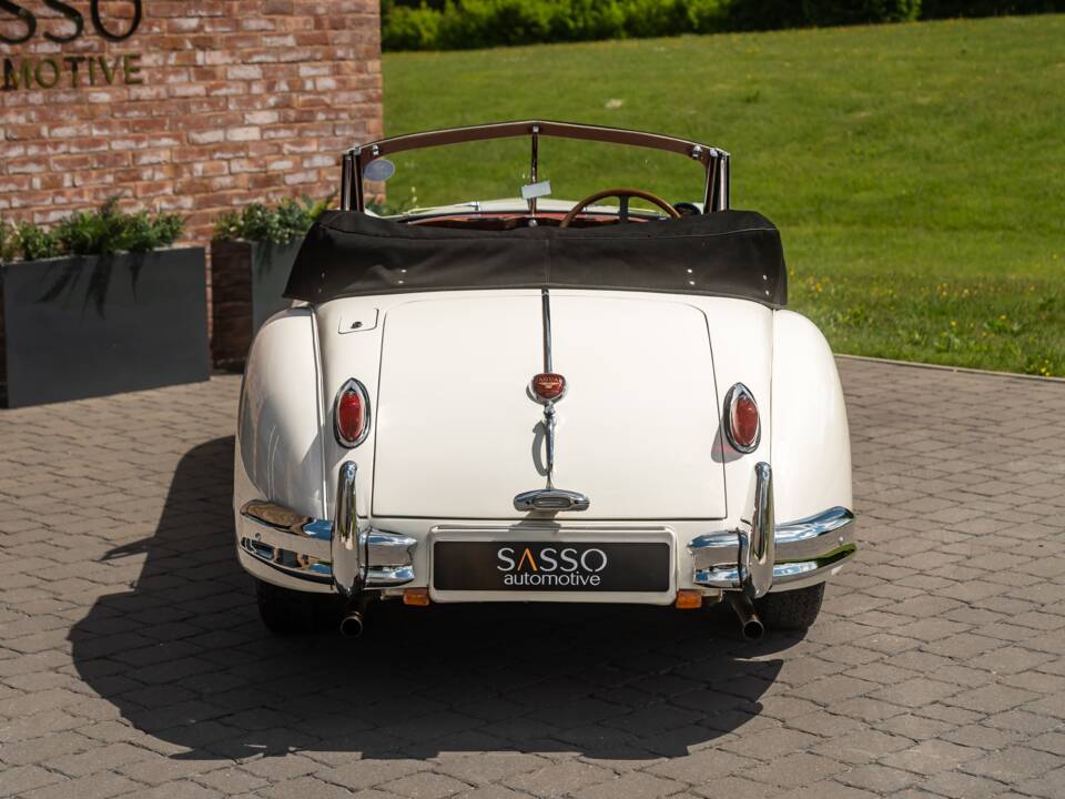 Image 24/58 of Jaguar XK 140 SE DHC (1955)