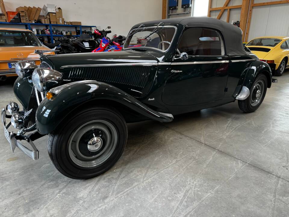 Image 2/40 of Citroën Traction Avant 11 BL (1951)