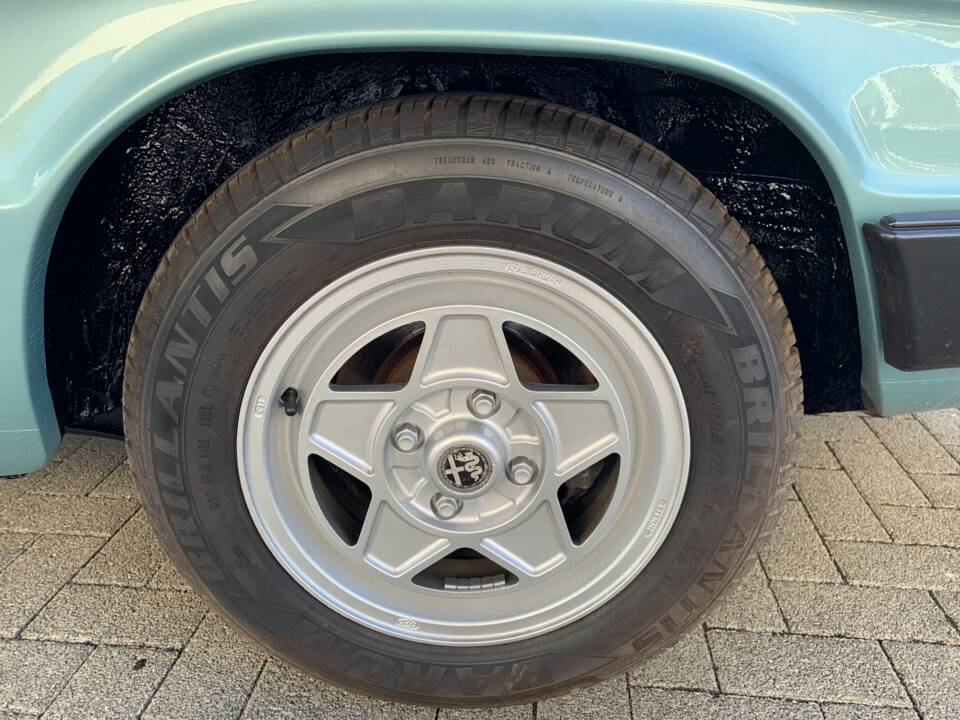 Image 13/55 of Alfa Romeo 2.0 Spider (1984)