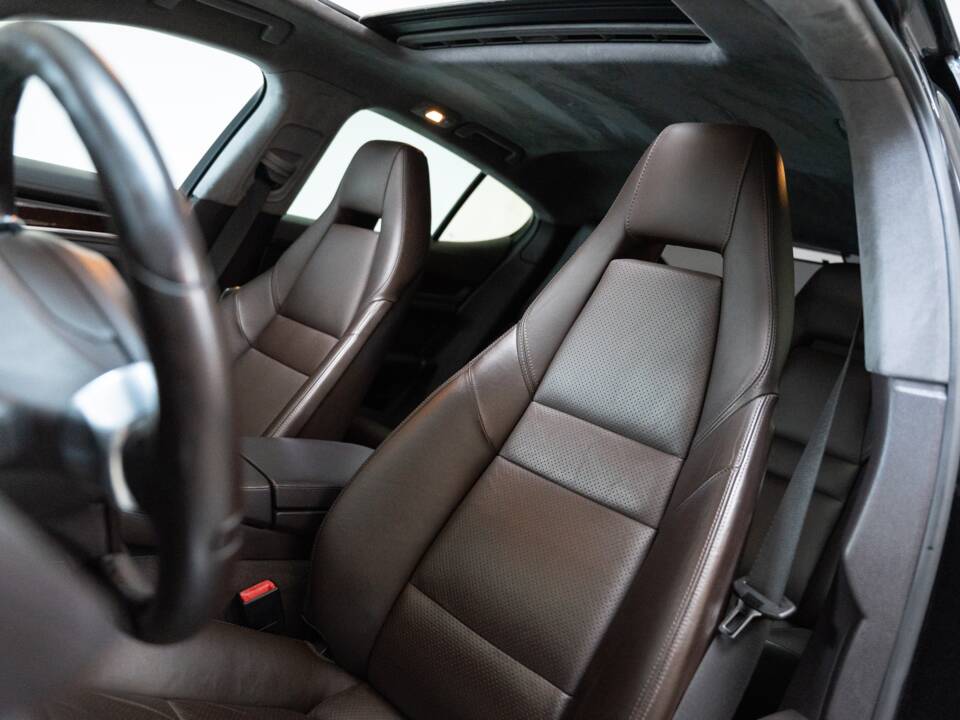 Image 21/31 of Porsche Panamera Turbo (2010)