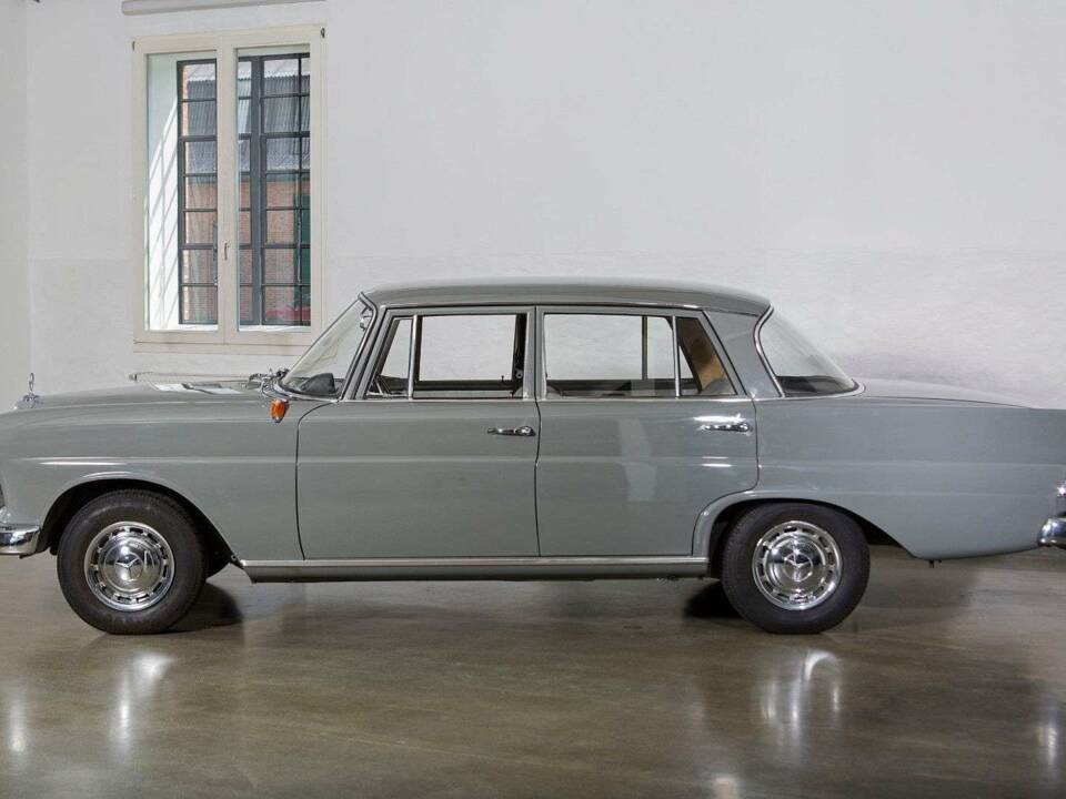 Image 3/20 of Mercedes-Benz 190 c (1962)