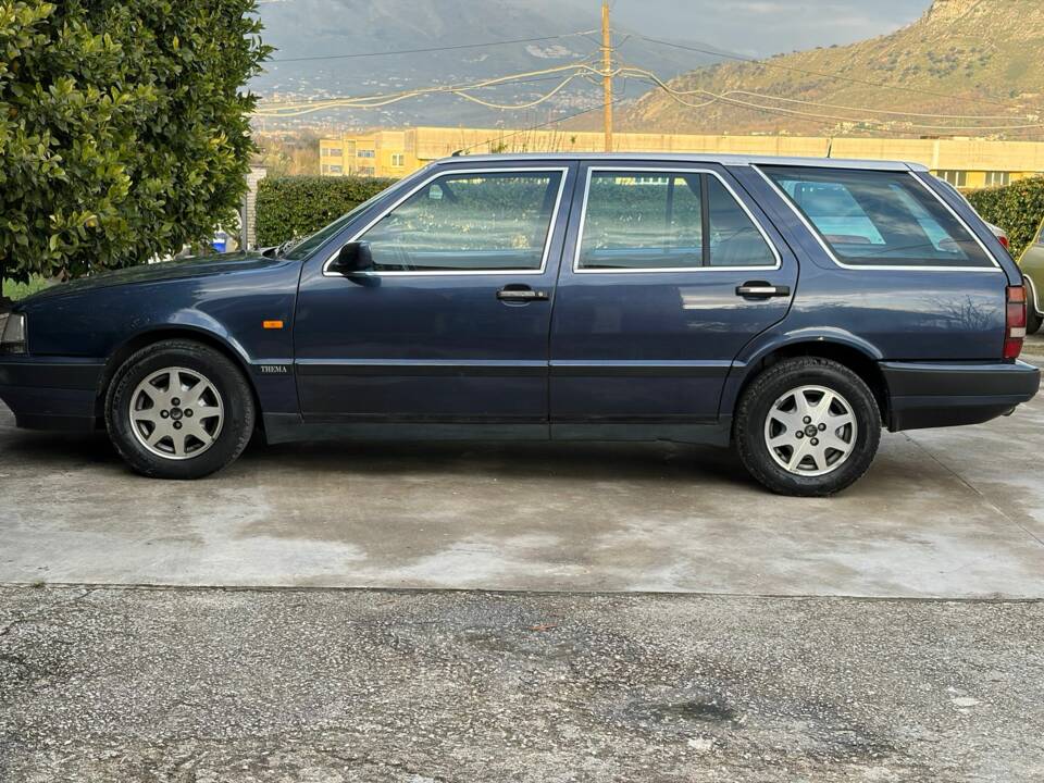 Image 7/20 of Lancia Thema Station Wagon 16V (1992)