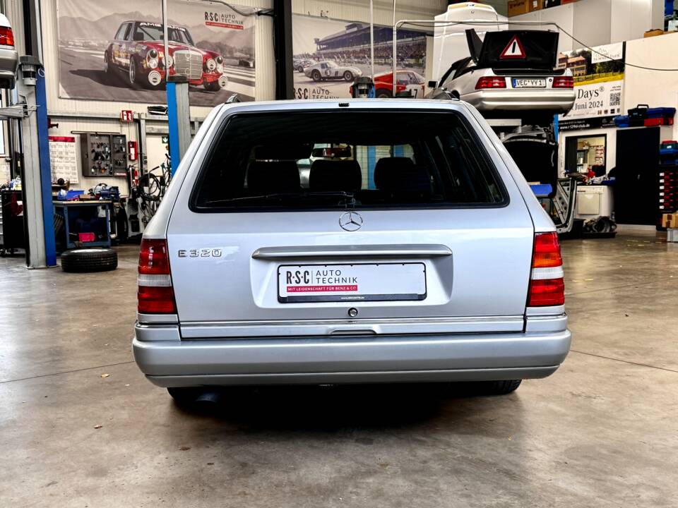 Bild 5/49 von Mercedes-Benz E 320 T (1993)