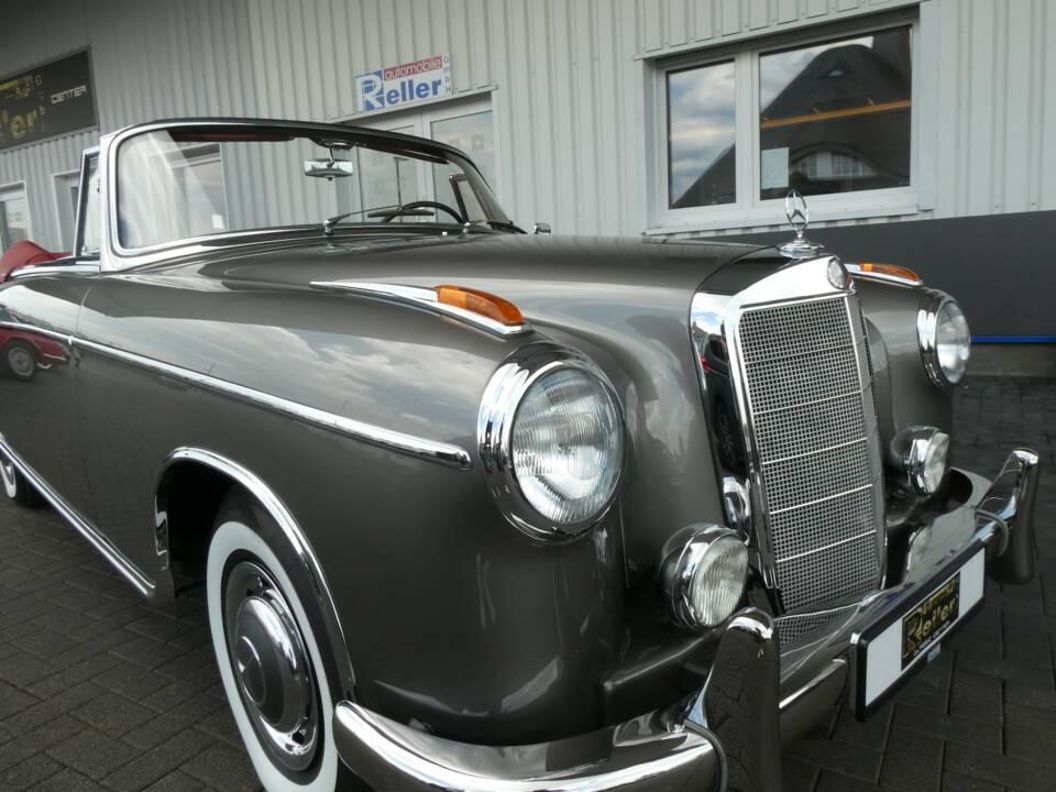 Image 19/23 of Mercedes-Benz 220 SE Cabriolet (1959)