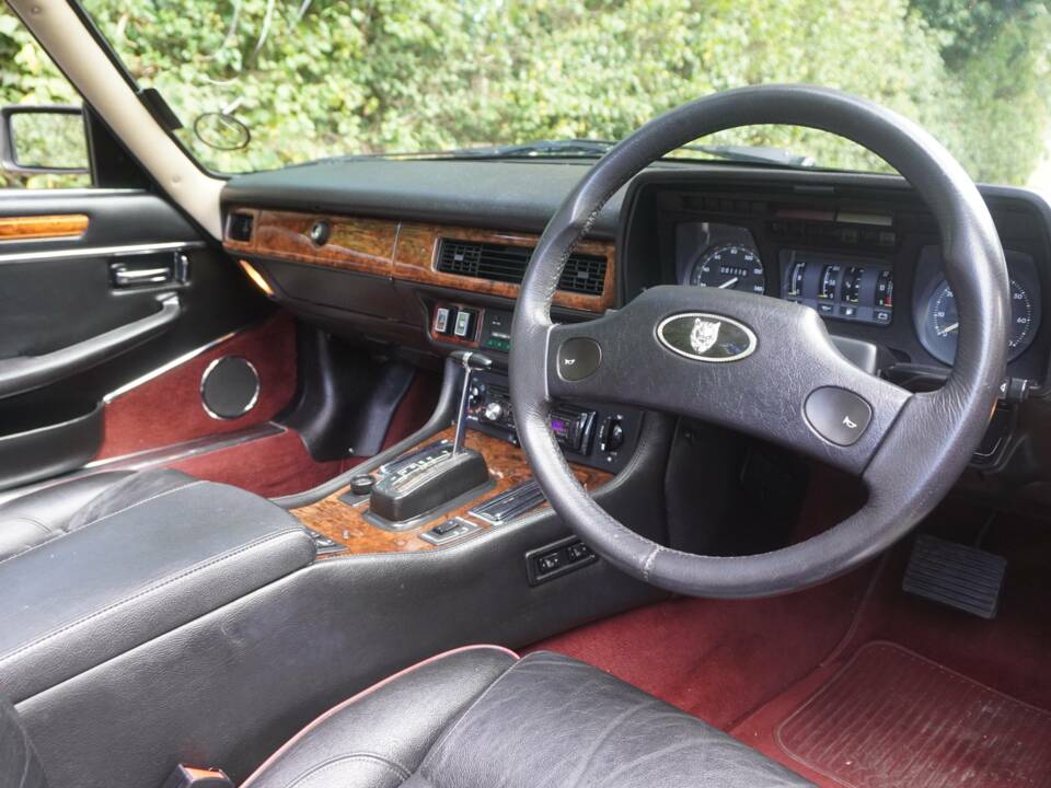 Image 8/23 de Jaguar XJS 5.3 V12 (1989)