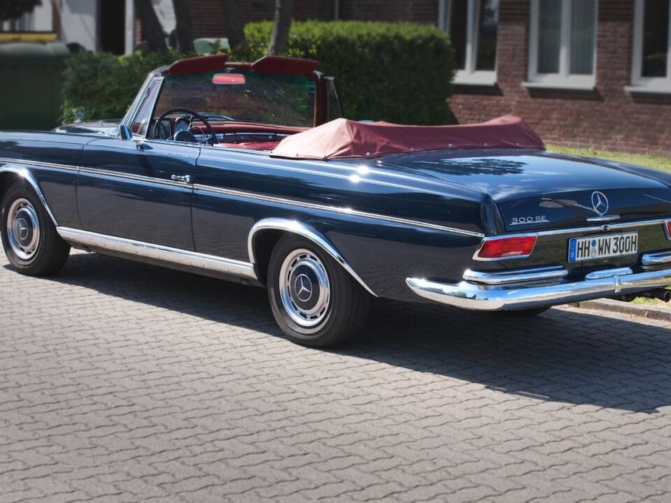 Image 8/39 of Mercedes-Benz 300 SE (1962)