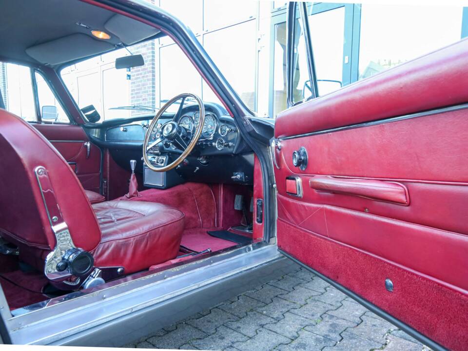 Bild 48/50 von Aston Martin DB 6 (1968)