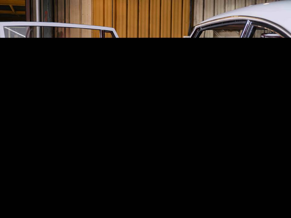 Image 18/36 of Ferrari 330 GT 2+2 (1964)