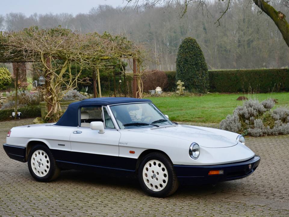 Immagine 7/18 di Alfa Romeo 2.0 Spider (1991)