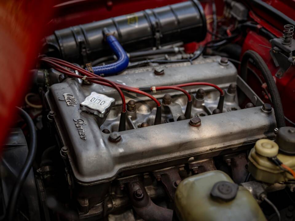 Image 5/12 de Alfa Romeo 2000 GT Veloce (1974)