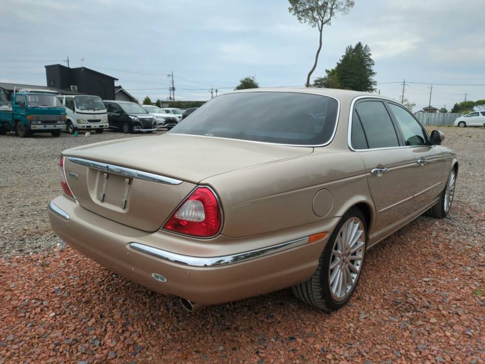 Image 3/25 de Jaguar XJ 8 4.2 (2003)