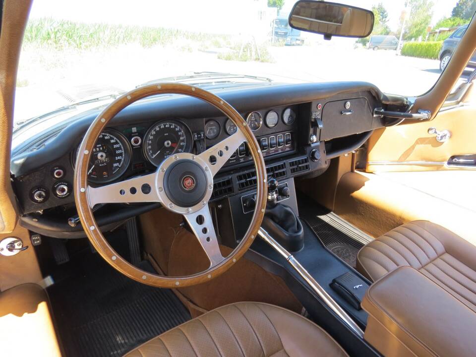 Image 19/49 of Jaguar E-Type V12 (2+2) (1972)