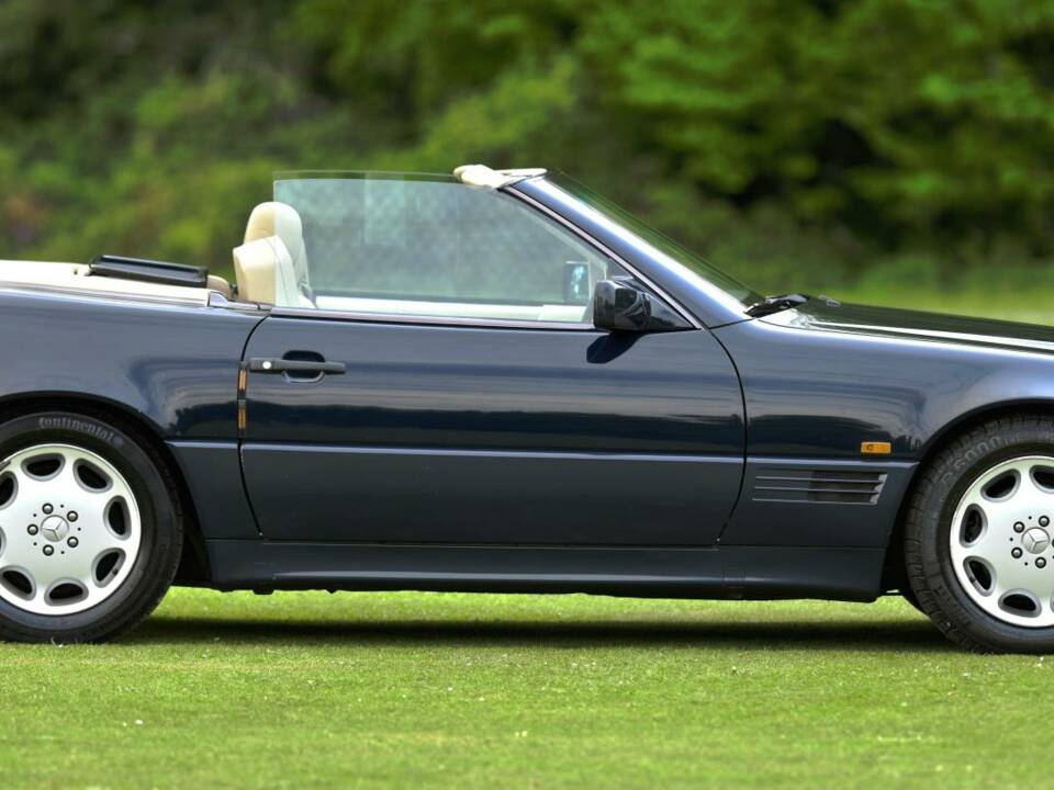 Image 9/50 of Mercedes-Benz SL 500 (1995)