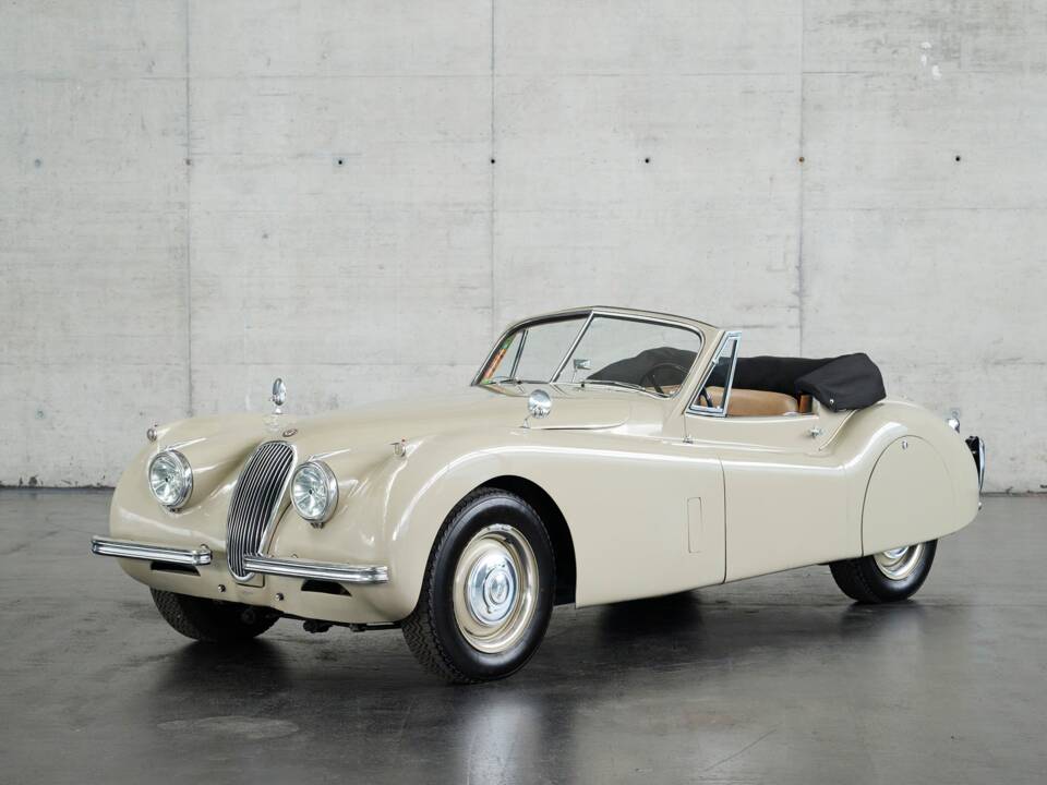 Image 2/50 de Jaguar XK 120 DHC (1953)