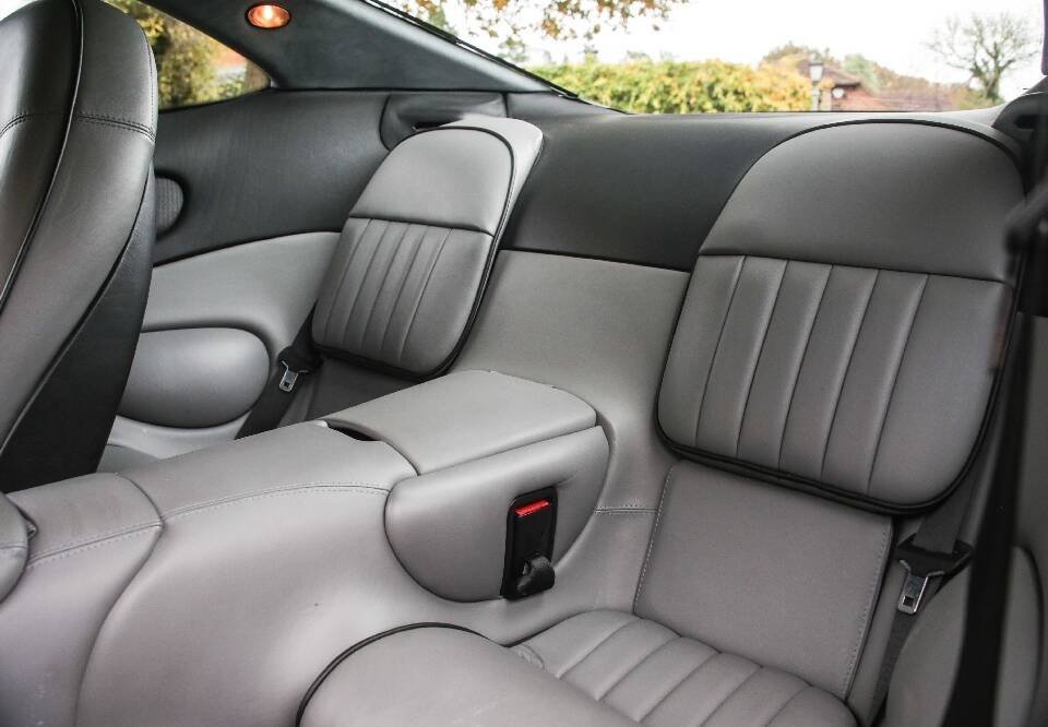 Image 23/34 of Aston Martin DB 7 (1999)