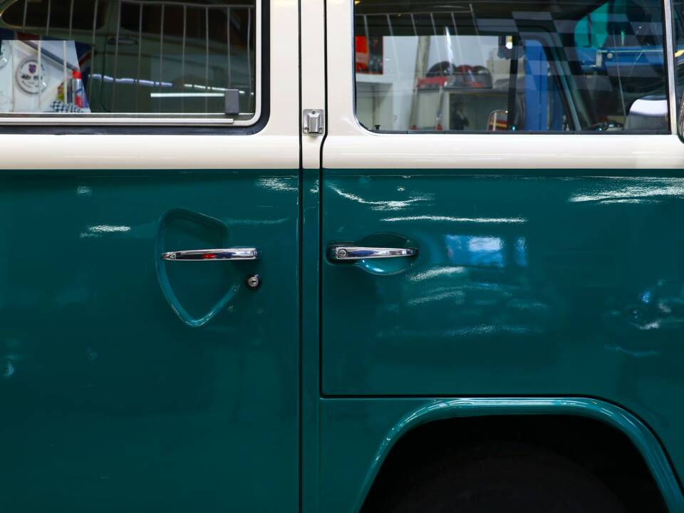 Bild 13/38 von Volkswagen T2b Camper (1974)