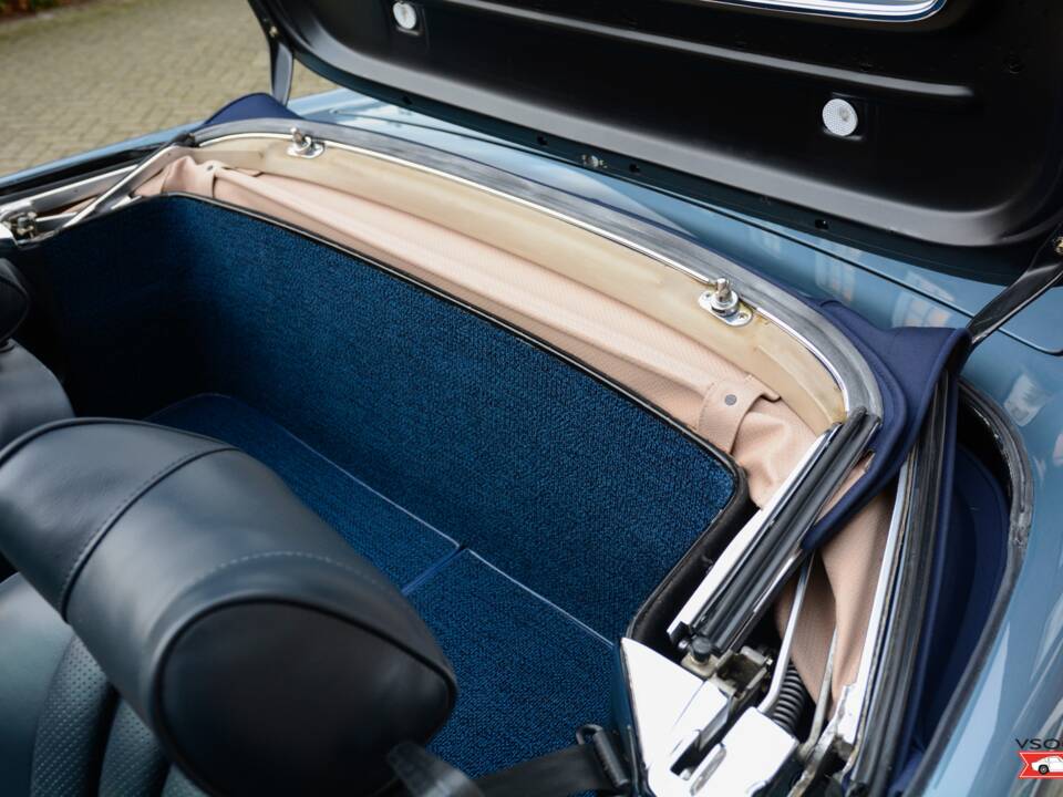 Image 17/26 de Mercedes-Benz 280 SL (1971)