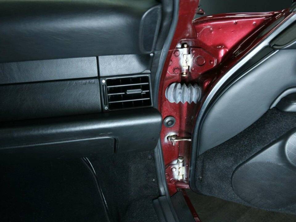 Image 32/50 de Porsche 911 Carrera 4S (1996)