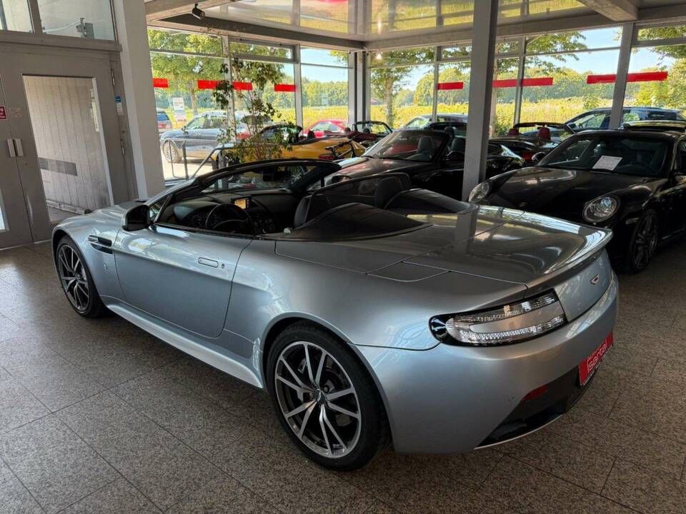 Image 34/43 of Aston Martin V8 Vantage S (2017)